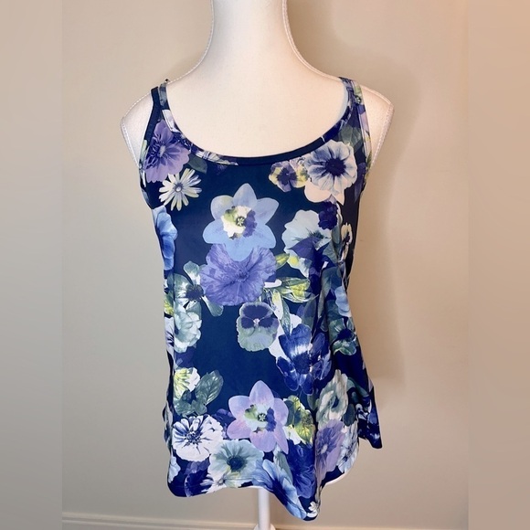 ⭐️ Old Navy floral print workout top- small - Picture 6 of 6